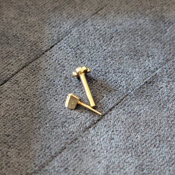 ***SOLD*** Maria Tash YG Invisible Set Triangle Diamond Threaded Earring 3mm - Picture 7 of 9